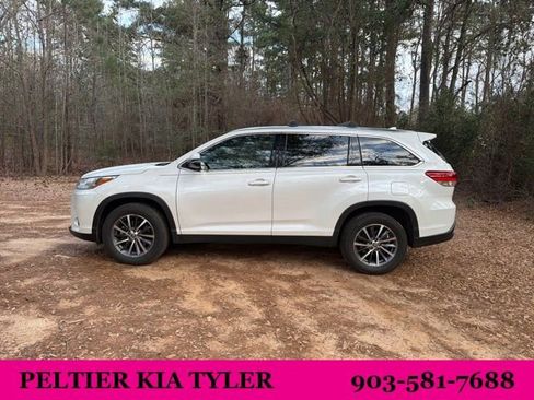 Used 2019 Toyota Highlander SE image 8