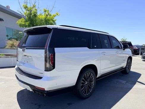 Used 2025 Cadillac Escalade ESV V image 5