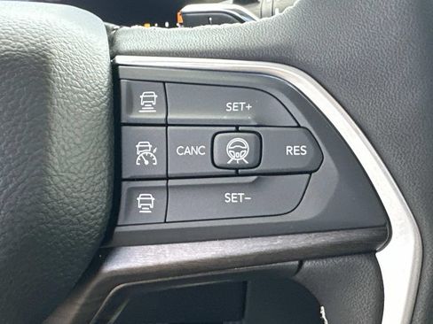 New 2026 Jeep Grand Cherokee Altitude AWD/4WD image 28