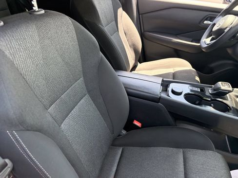 Used 2024 Nissan Rogue SV AWD/4WD image 9