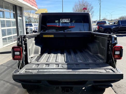Used 2021 Jeep Gladiator Sport image 10