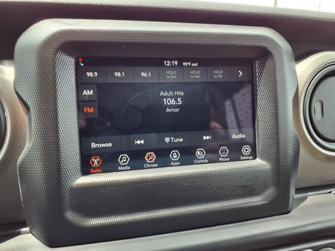 Used 2023 Jeep Gladiator Sport AWD/4WD image 7