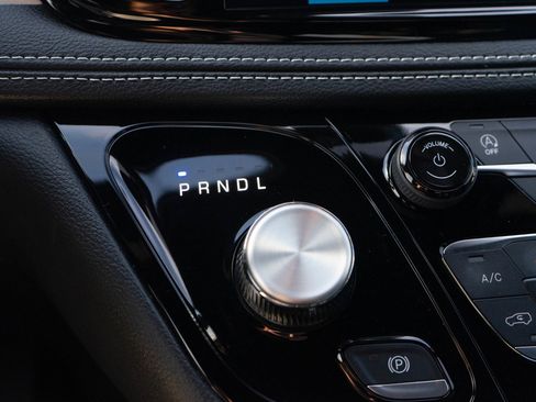 Used 2024 Chrysler Pacifica Touring-L w/ S Appearance Package image 17