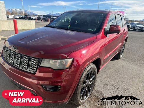 Used 2018 Jeep Grand Cherokee Altitude image 12
