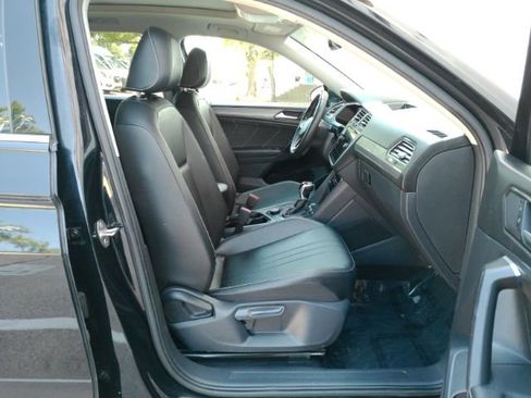 Used 2023 Volkswagen Tiguan SE w/ Panoramic Sunroof Package AWD/4WD image 19
