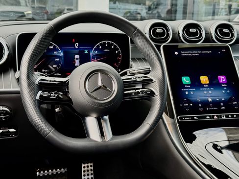 Used 2025 Mercedes-Benz GLC 300 image 39