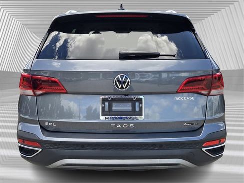 Used 2022 Volkswagen Taos SEL image 5