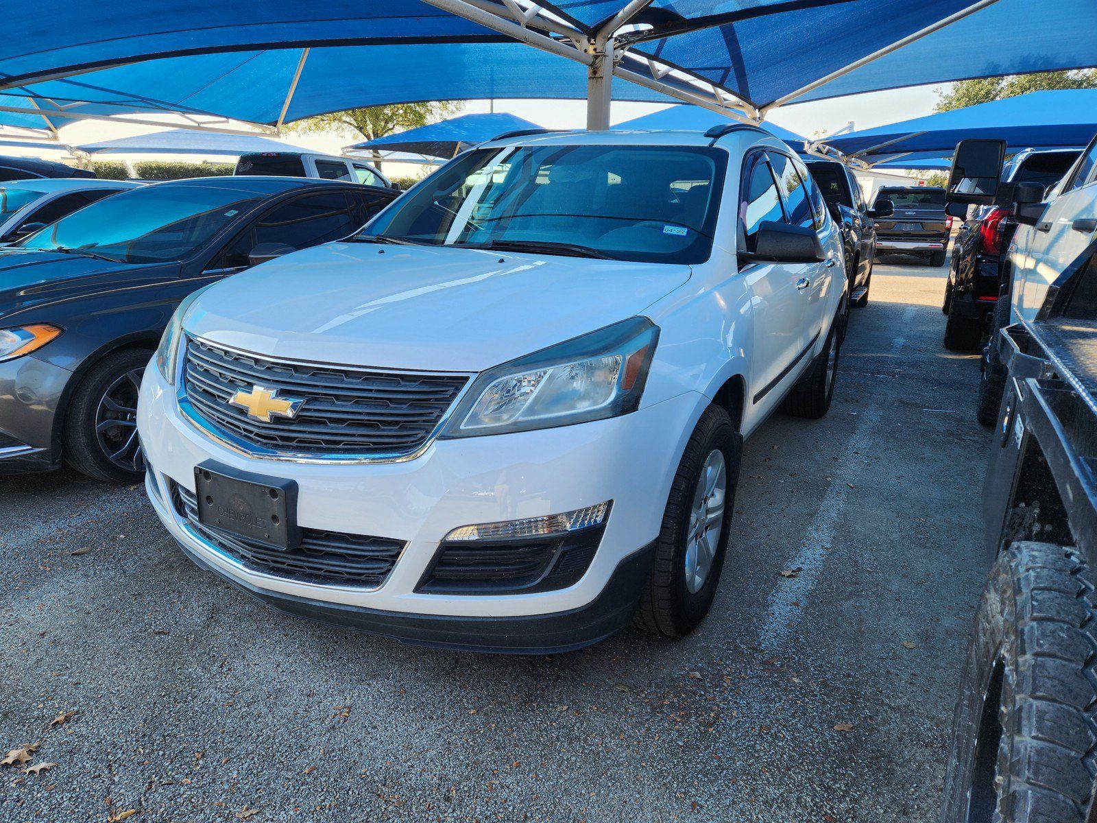 Used 2017 Chevrolet Traverse LS FWD image 2