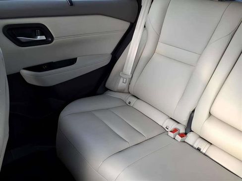 Used 2023 Nissan Rogue SL w/ SL Premium Package image 17