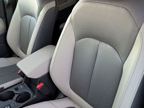 Used 2025 Subaru Forester Limited image 13