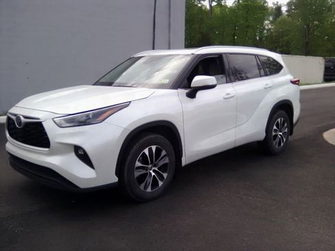 Used 2022 Toyota Highlander XLE image 15