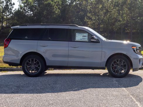 New 2025 Ford Expedition Platinum w/ Stealth Performance Package image 7