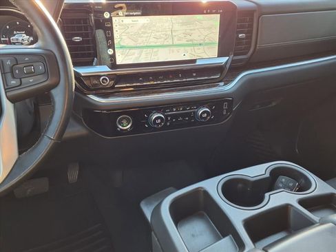 Used 2022 GMC Sierra 1500 SLE image 6