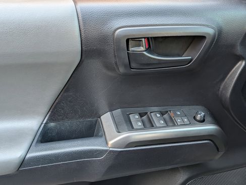 Used 2020 Toyota Tacoma SR5 image 15