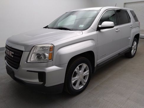 Used 2017 GMC Terrain SLE FWD image 2