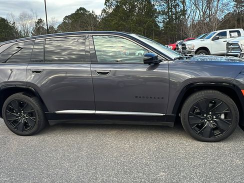 Used 2024 Jeep Wagoneer Launch Edition image 7