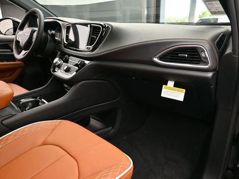New 2026 Chrysler Pacifica Pinnacle image 46