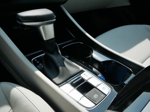 Certified 2025 Hyundai Tucson SE image 24