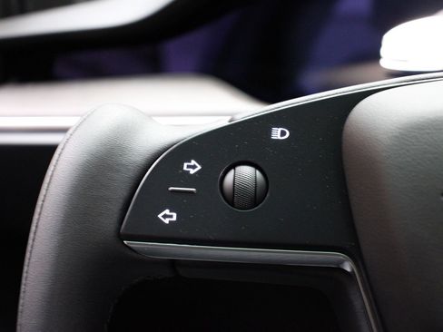 Used 2023 Tesla Model X image 47