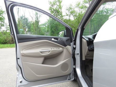 Used 2016 Ford Escape SE w/ Equipment Group 201A AWD/4WD image 9