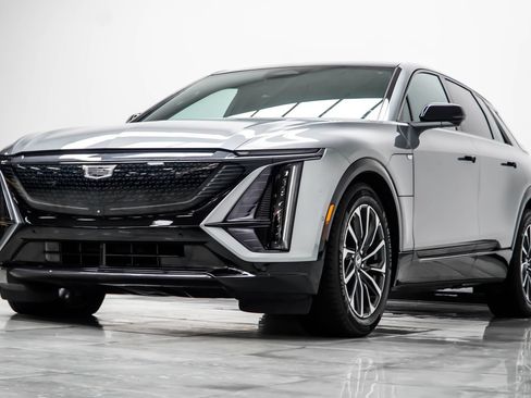 Used 2024 Cadillac Lyriq Sport RWD image 9