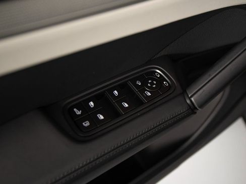 Certified 2026 Porsche Cayenne E-Hybrid Coupe AWD/4WD image 15