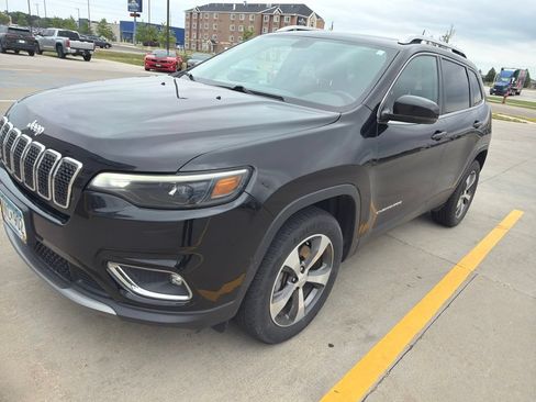 Used 2019 Jeep Cherokee Limited AWD/4WD image 2