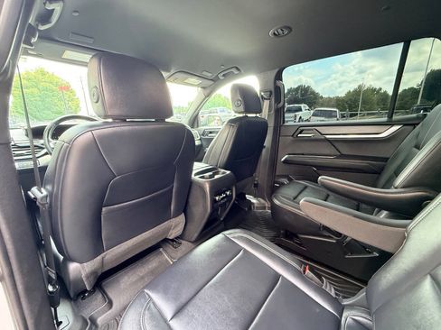 Used 2025 GMC Acadia Elevation w/ Elevation Premium Package AWD/4WD image 34