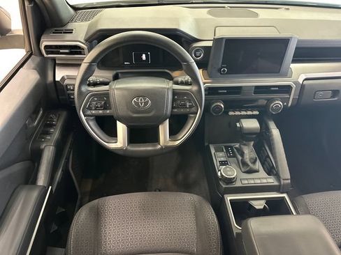 Used 2025 Toyota 4Runner SR5 AWD/4WD image 10