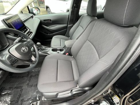 Used 2025 Toyota Corolla LE FWD image 27