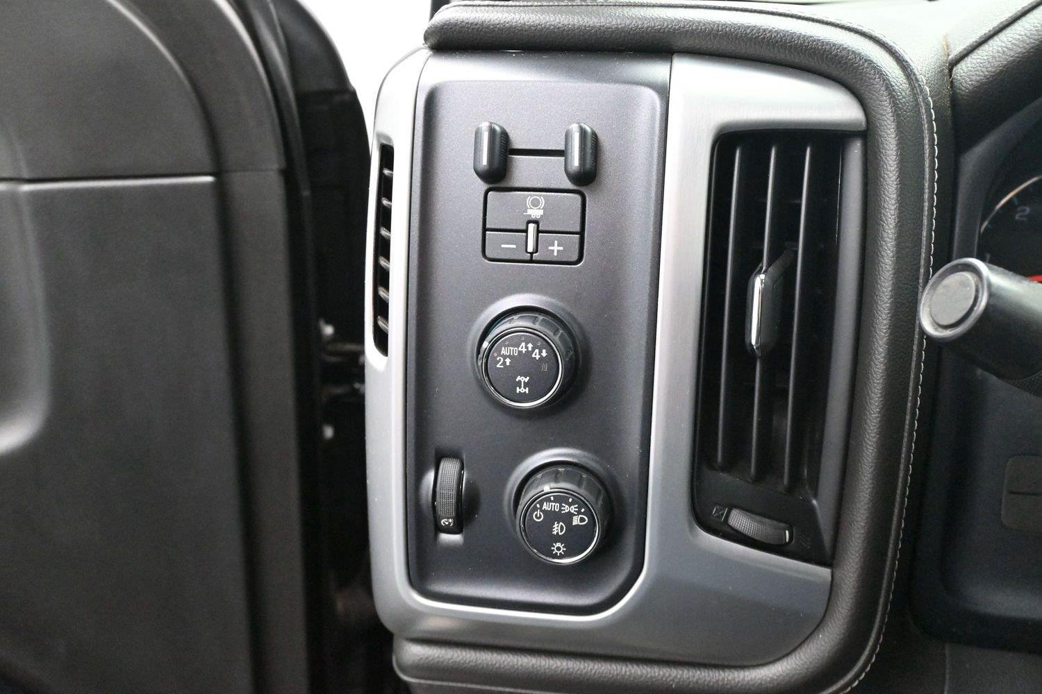 Used 2017 GMC Sierra 1500 SLT w/ Enhanced Driver Alert Package AWD/4WD image 26
