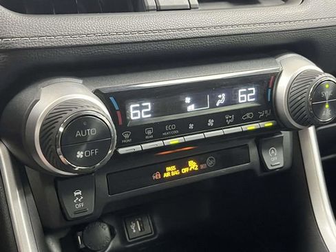 Used 2025 Toyota RAV4 XLE image 32