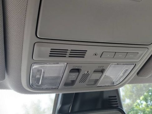 Used 2017 Honda Accord Touring image 32