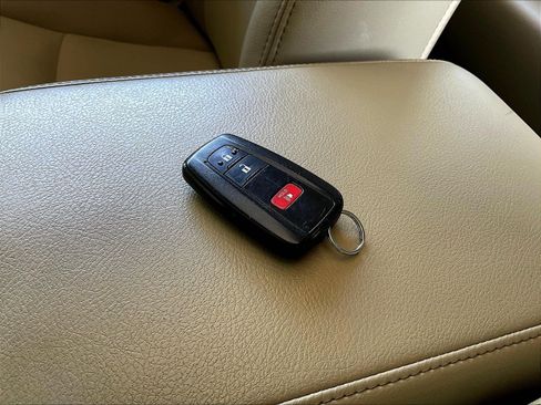 Used 2022 Toyota 4Runner SR5 Premium w/ Moonroof Package AWD/4WD image 33