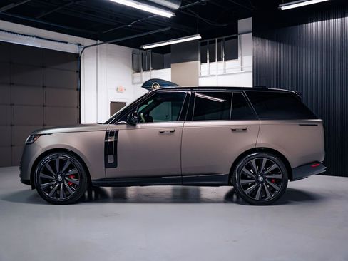 Used 2024 Land Rover Range Rover SV AWD/4WD image 3