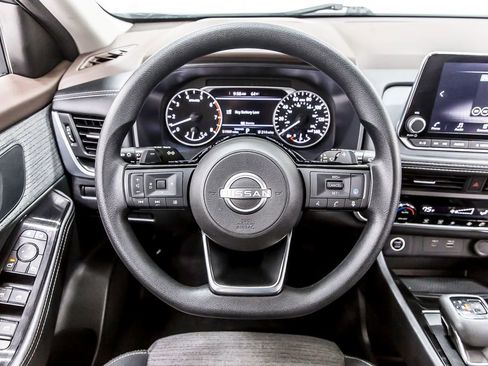 Used 2023 Nissan Rogue SV image 19