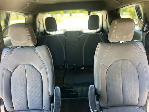 Used 2018 Chrysler Pacifica Touring Plus w/ S Appearance Package FWD image 10