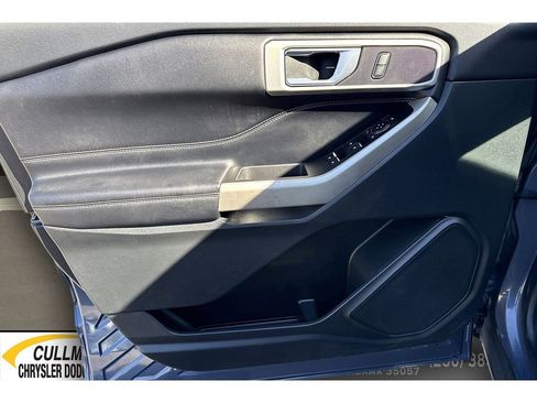 Used 2021 Ford Explorer XLT image 12