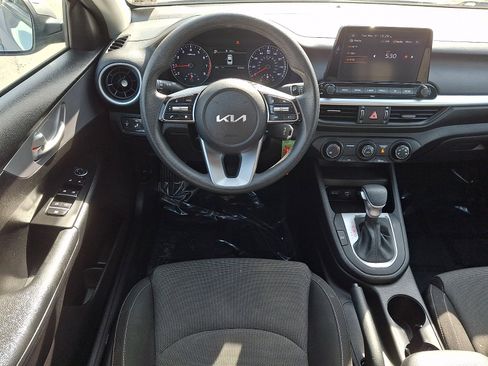 Used 2023 Kia Forte LXS w/ LXS Technology Package image 4