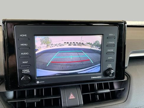 Used 2021 Toyota RAV4 XLE AWD/4WD image 28