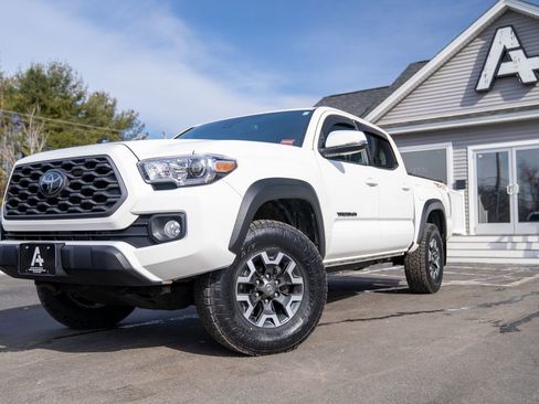 Used 2022 Toyota Tacoma TRD Off-Road w/ Technology Package image 1