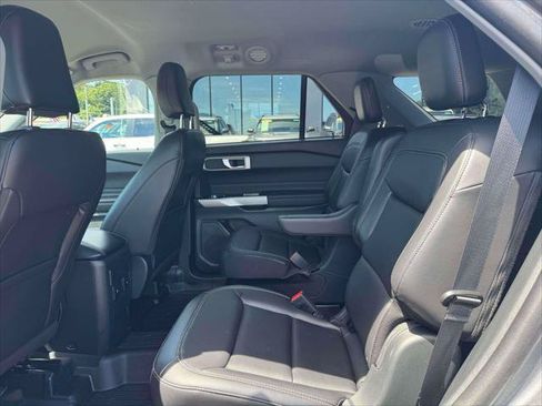 Used 2023 Ford Explorer XLT w/ Equipment Group 202A AWD/4WD image 14