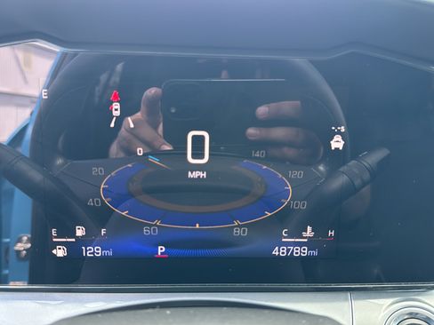 Used 2025 Chevrolet Trax LT FWD image 15