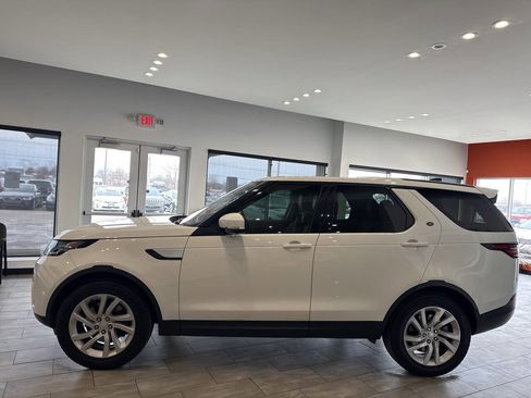 Used 2017 Land Rover Discovery HSE image 11