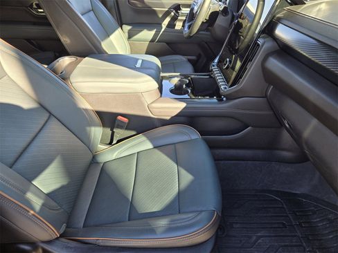 Used 2025 GMC Yukon AT4 image 12