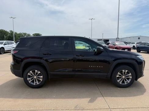 Used 2025 Chevrolet Equinox LT FWD image 2