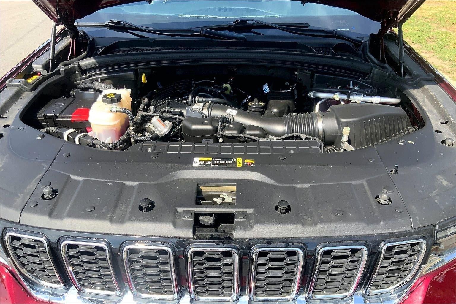 Used 2023 Jeep Grand Cherokee Limited AWD/4WD image 10