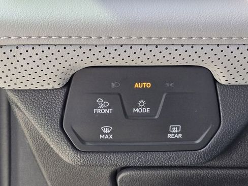 Used 2024 Volkswagen Atlas Peak Edition SEL AWD/4WD image 27