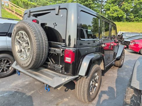 Used 2014 Jeep Wrangler Unlimited Rubicon w/ Connectivity Group AWD/4WD image 4