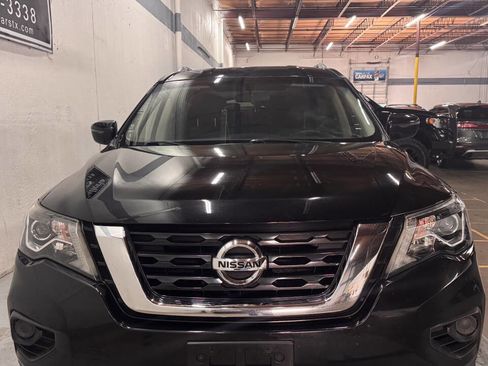 Used 2020 Nissan Pathfinder S image 3